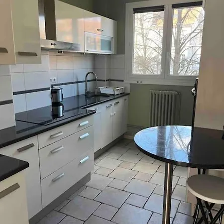 Grand Le Saint Marceaux Centre *