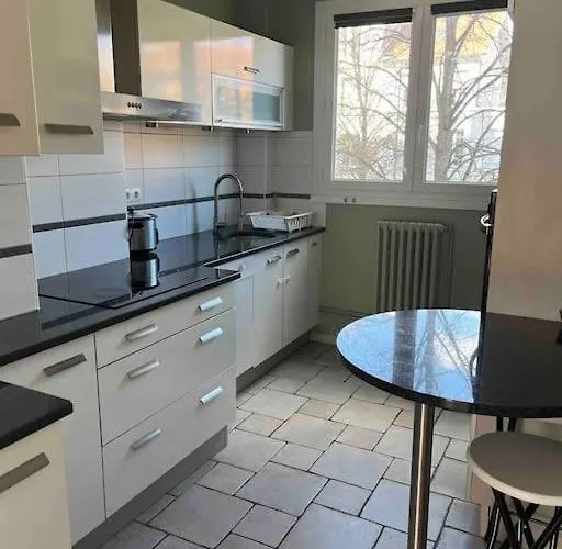 Grand Le Saint Marceaux Centre *