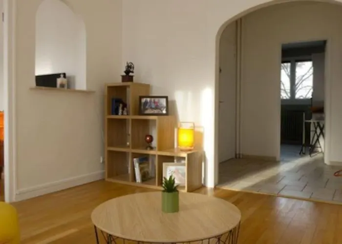 Grand Le Saint Marceaux Centre דירה