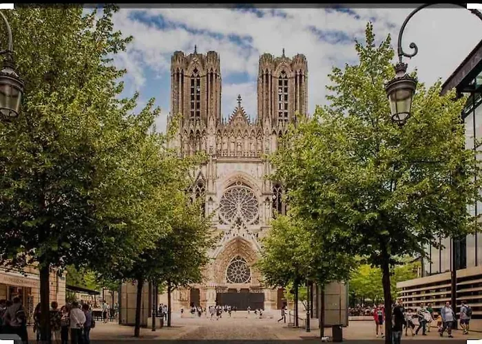 דירה Grand Le Saint Marceaux Centre *